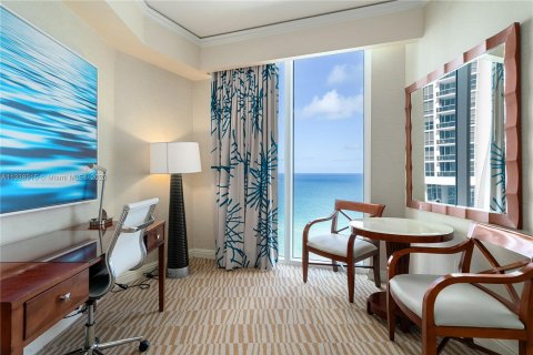 Condo in Sunny Isles Beach, Florida, 2 bedrooms  № 303549 - photo 7