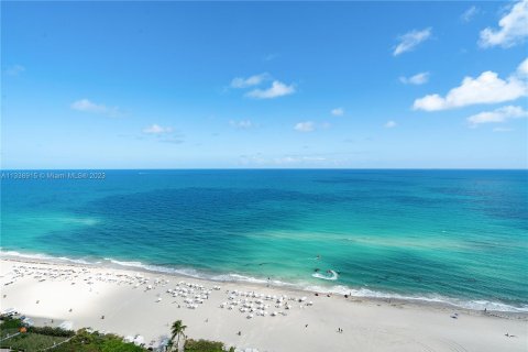 Condo in Sunny Isles Beach, Florida, 2 bedrooms  № 303549 - photo 19