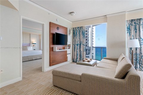 Condo in Sunny Isles Beach, Florida, 2 bedrooms  № 303549 - photo 11