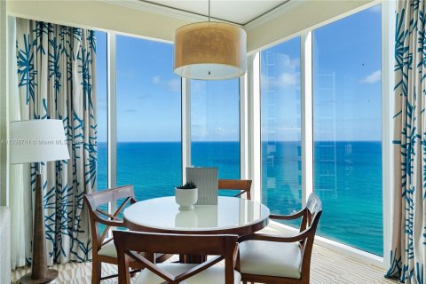 Copropriété à vendre à Sunny Isles Beach, Floride: 2 chambres, 137.22 m2 № 303548 - photo 1
