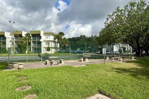 Copropriété à vendre à Sunrise, Floride: 2 chambres, 87.7 m2 № 1223153 - photo 6