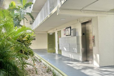 Copropriété à vendre à Sunrise, Floride: 2 chambres, 87.7 m2 № 1223153 - photo 1