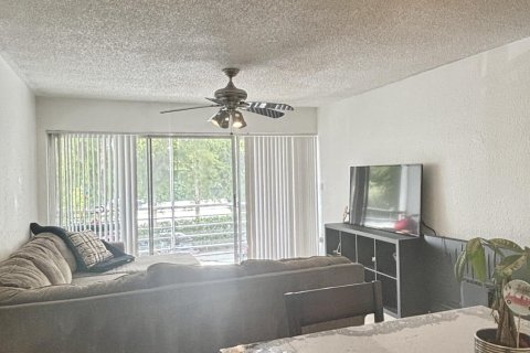 Copropriété à vendre à Sunrise, Floride: 2 chambres, 87.7 m2 № 1223153 - photo 16