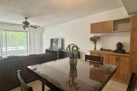 Copropriété à vendre à Sunrise, Floride: 2 chambres, 87.7 m2 № 1223153 - photo 23