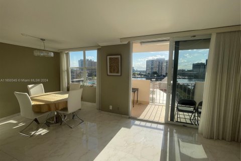 Copropriété à louer à Hallandale Beach, Floride: 2 chambres, 164.99 m2 № 1347723 - photo 9