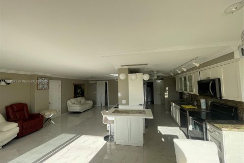 Copropriété à louer à Hallandale Beach, Floride: 2 chambres, 164.99 m2 № 1347723 - photo 7