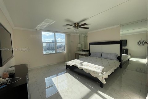 Copropriété à louer à Hallandale Beach, Floride: 2 chambres, 164.99 m2 № 1347723 - photo 18