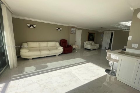 Copropriété à louer à Hallandale Beach, Floride: 2 chambres, 164.99 m2 № 1347723 - photo 11