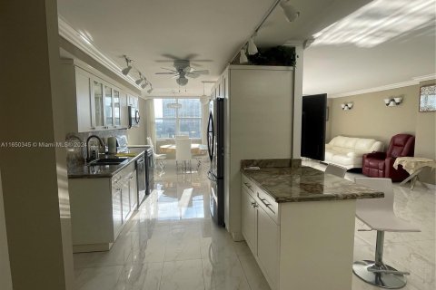 Copropriété à louer à Hallandale Beach, Floride: 2 chambres, 164.99 m2 № 1347723 - photo 3