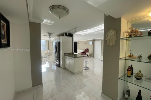 Copropriété à louer à Hallandale Beach, Floride: 2 chambres, 164.99 m2 № 1347723 - photo 2