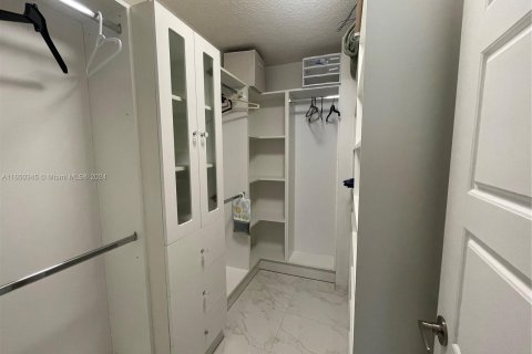 Copropriété à louer à Hallandale Beach, Floride: 2 chambres, 164.99 m2 № 1347723 - photo 21