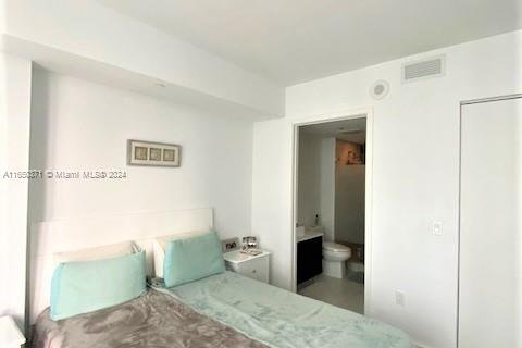 Condo in Miami, Florida, 1 bedroom  № 1347725 - photo 19