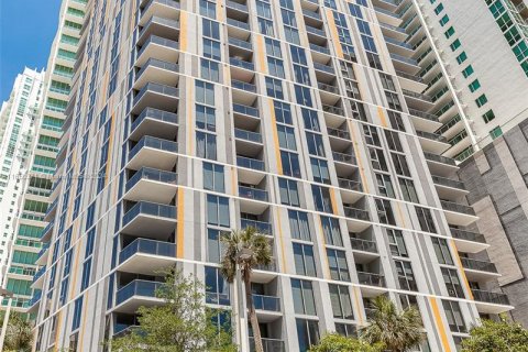 Condo in Miami, Florida, 1 bedroom  № 1347725 - photo 7