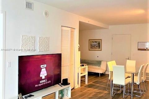 Condo in Miami, Florida, 1 bedroom  № 1347725 - photo 16