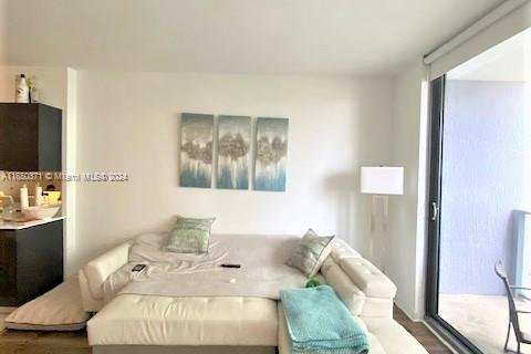 Condominio en alquiler en Miami, Florida, 1 dormitorio, 79.15 m2 № 1347725 - foto 14