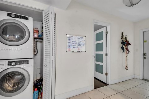 Condo in Miami Beach, Florida, 2 bedrooms  № 1347722 - photo 3