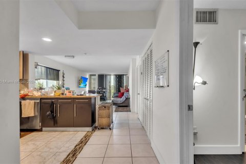 Condo in Miami Beach, Florida, 2 bedrooms  № 1347722 - photo 2