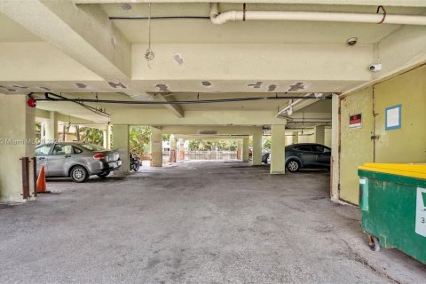 Condo in Miami Beach, Florida, 2 bedrooms  № 1347722 - photo 22