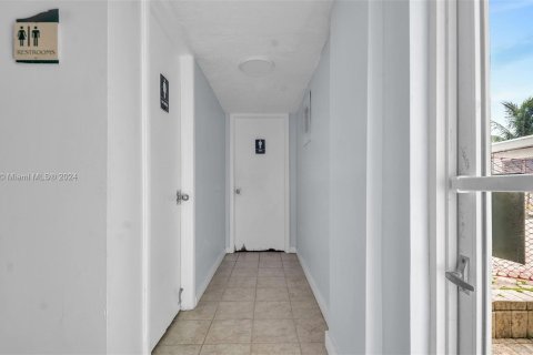 Condo in Miami Beach, Florida, 2 bedrooms  № 1347722 - photo 28