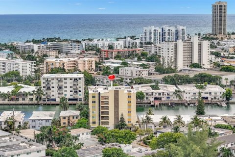 Condo in Miami Beach, Florida, 2 bedrooms  № 1347722 - photo 30