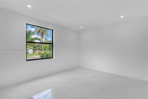 Townhouse in Miami, Florida 5 bedrooms, 237.18 sq.m. № 1353883 - photo 21