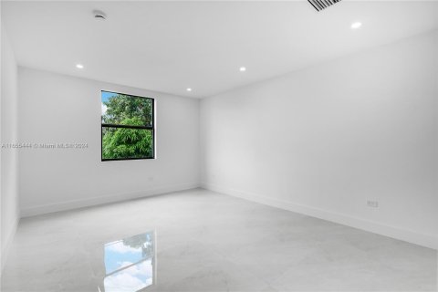 Townhouse in Miami, Florida 5 bedrooms, 237.18 sq.m. № 1353883 - photo 18