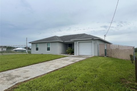 Casa en alquiler en LaBelle, Florida, 4 dormitorios, 129.51 m2 № 1353837 - foto 1