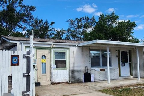 House in Hudson, Florida 2 bedrooms, 102.75 sq.m. № 1408682 - photo 1