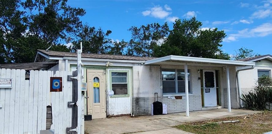 House in Hudson, Florida 2 bedrooms, 102.75 sq.m. № 1408682