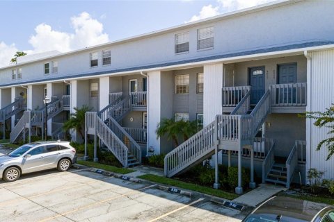 Condo in Tampa, Florida, 2 bedrooms  № 1342761 - photo 1