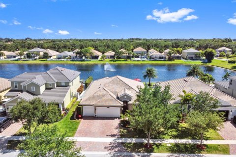 House in Lake Worth, Florida 4 bedrooms, 225.1 sq.m. № 1129118 - photo 14