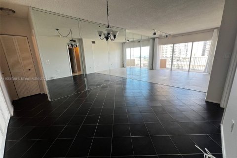 Condominio en venta en Hallandale Beach, Florida, 1 dormitorio, 80.82 m2 № 1160248 - foto 9