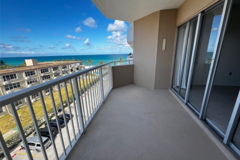 Condominio en venta en Hallandale Beach, Florida, 1 dormitorio, 80.82 m2 № 1160248 - foto 6
