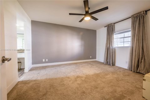 Condo in Lauderdale Lakes, Florida, 2 bedrooms  № 1315570 - photo 17