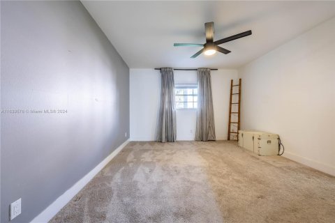 Condo in Lauderdale Lakes, Florida, 2 bedrooms  № 1315570 - photo 18