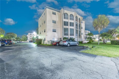 Condo in Lauderdale Lakes, Florida, 2 bedrooms  № 1315570 - photo 2