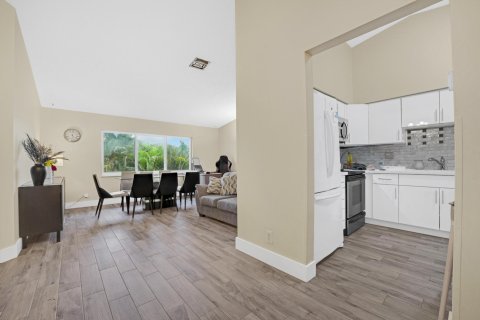 Immobilier commercial à vendre à Coral Springs, Floride: 524.71 m2 № 1003799 - photo 2