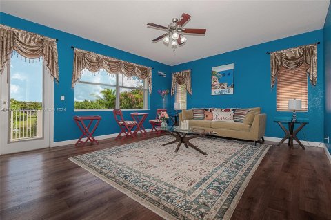 House in Royal Palm Beach, Florida 6 bedrooms, 297.19 sq.m. № 1282799 - photo 27