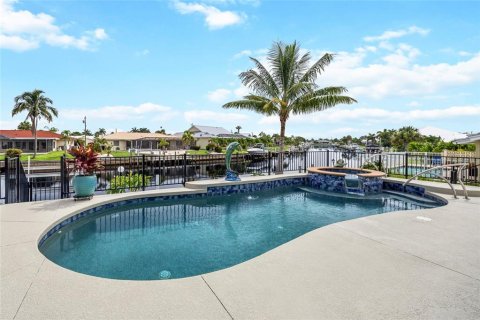 Villa ou maison à vendre à Punta Gorda, Floride: 3 chambres, 234.86 m2 № 1279883 - photo 3