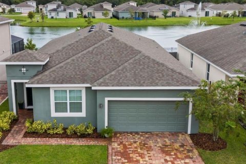 Villa ou maison à vendre à Kissimmee, Floride: 3 chambres, 197.05 m2 № 1360980 - photo 1