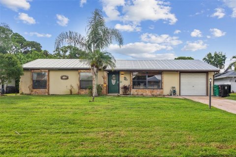 House in PORT ST LUCIE in Saint Lucie, Florida 3 bedrooms, 168.99 sq.m. № 1346702 - photo 1