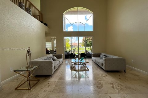 Villa ou maison à vendre à Miramar, Floride: 4 chambres № 535696 - photo 4