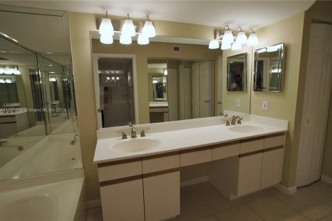 Condo in Aventura, Florida, 2 bedrooms  № 1268901 - photo 15