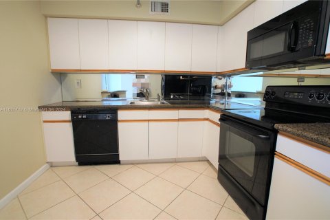 Condo in Aventura, Florida, 2 bedrooms  № 1268901 - photo 11