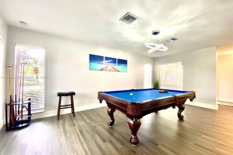 Casa en venta en Hollywood, Florida, 4 dormitorios, 262.63 m2 № 741638 - foto 7