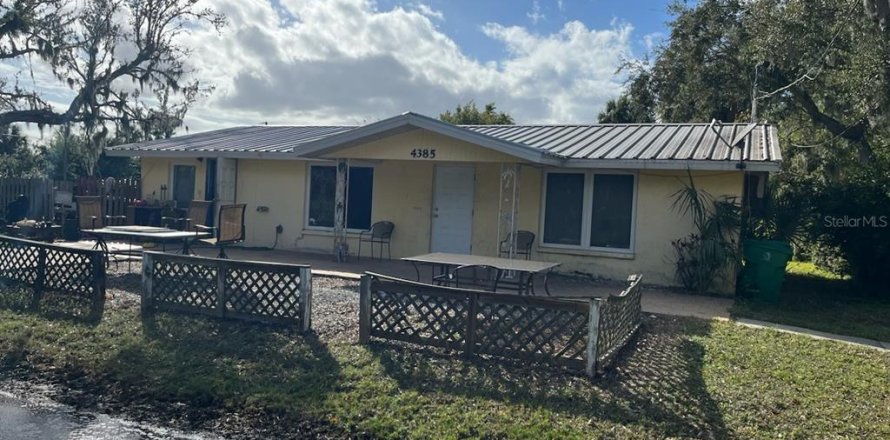 Commercial property in Punta Gorda, Florida 2 bedrooms, 124.86 sq.m. № 1251662