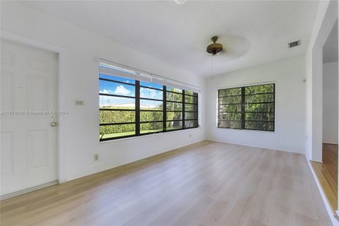 House in Miami, Florida 3 bedrooms, 135.64 sq.m. № 1404467 - photo 6