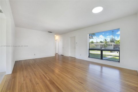 Casa en venta en Miami, Florida, 3 dormitorios, 135.64 m2 № 1404467 - foto 3