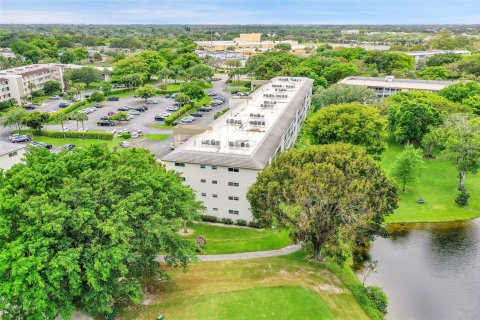 Condo in Coconut Creek, Florida, 2 bedrooms  № 1079644 - photo 30