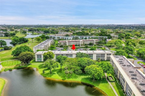 Condominio en venta en Coconut Creek, Florida, 2 dormitorios, 120.77 m2 № 1079644 - foto 11